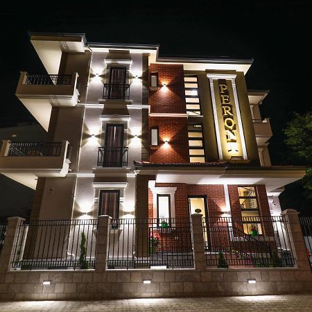 Hotel Peroni Korce Esterno foto