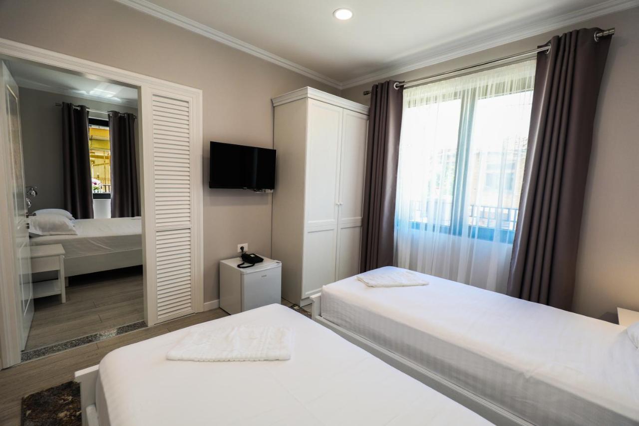 Hotel Peroni Korce Esterno foto