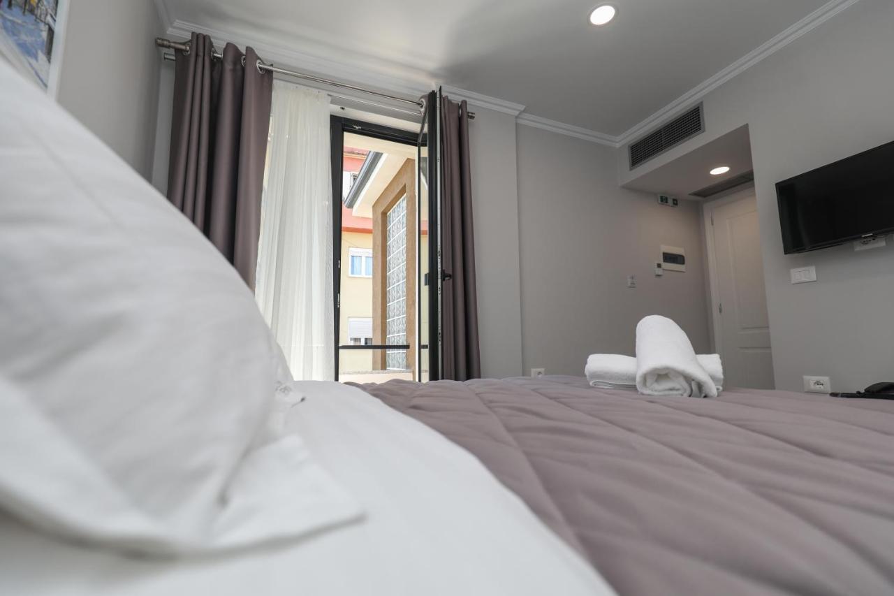 Hotel Peroni Korce Esterno foto