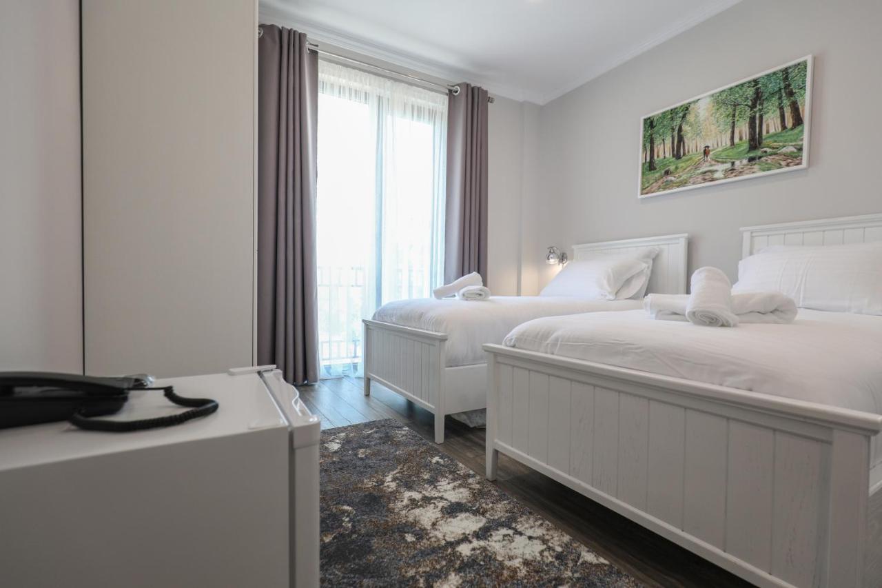 Hotel Peroni Korce Esterno foto