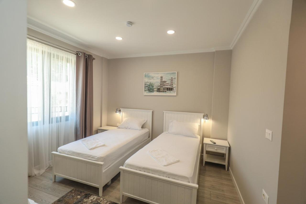 Hotel Peroni Korce Esterno foto