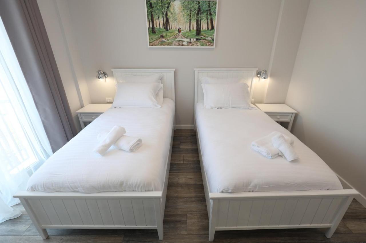 Hotel Peroni Korce Esterno foto
