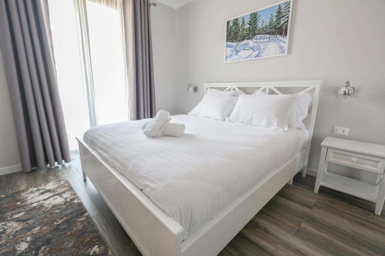 Hotel Peroni Korce Esterno foto